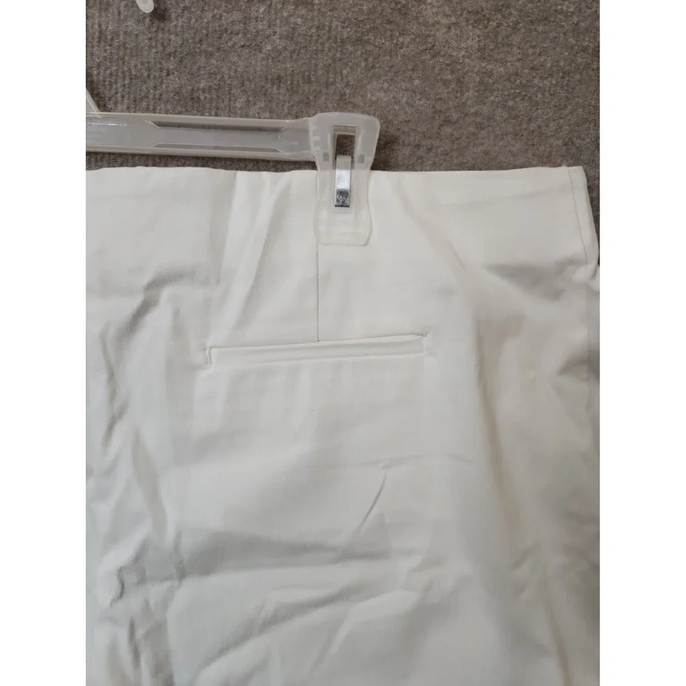 Chicos Perfect Stretch Josie Shorts Womens 4 US 20 White Pull On NWOT